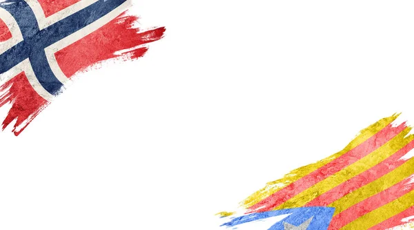 Zászló Norvégia és Katalónia a fehér háttér — Stock Fotó